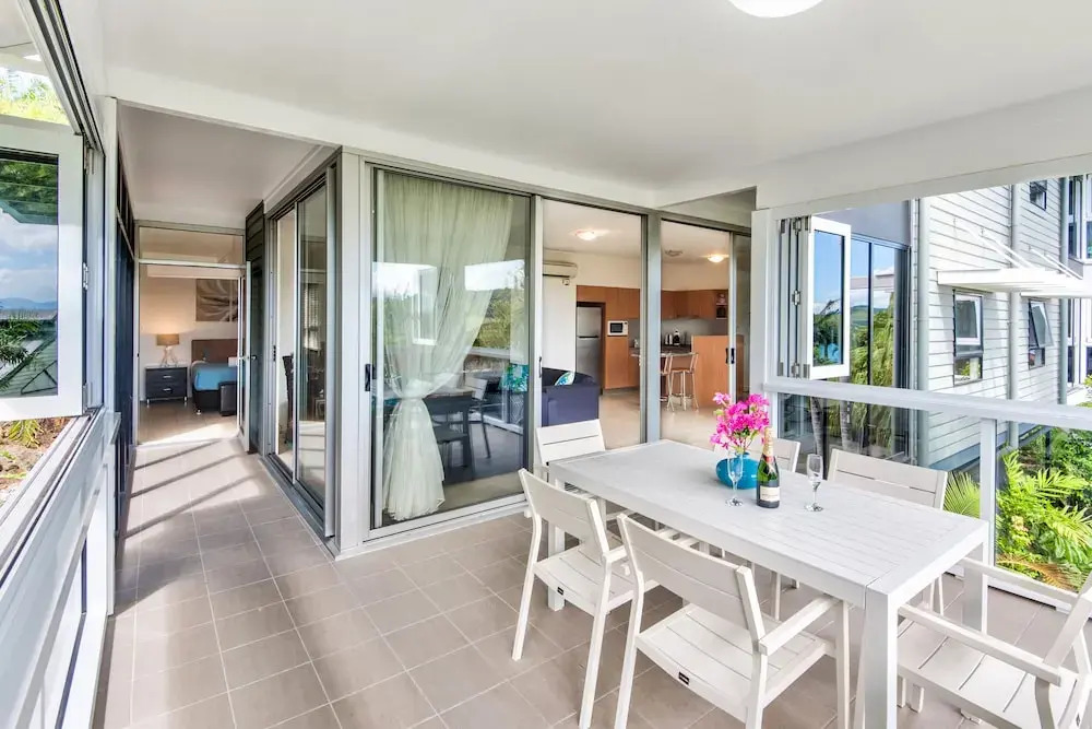 Oasis 1 Hamilton Island 2 Bedroom Apartment In Central Location With Golf Buggy