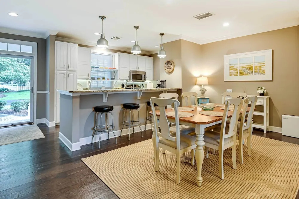 Charming Cottage Near Golf Courses & Marsh Walk!