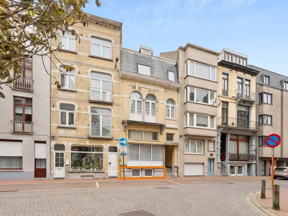 Spacious Seafront Apartment