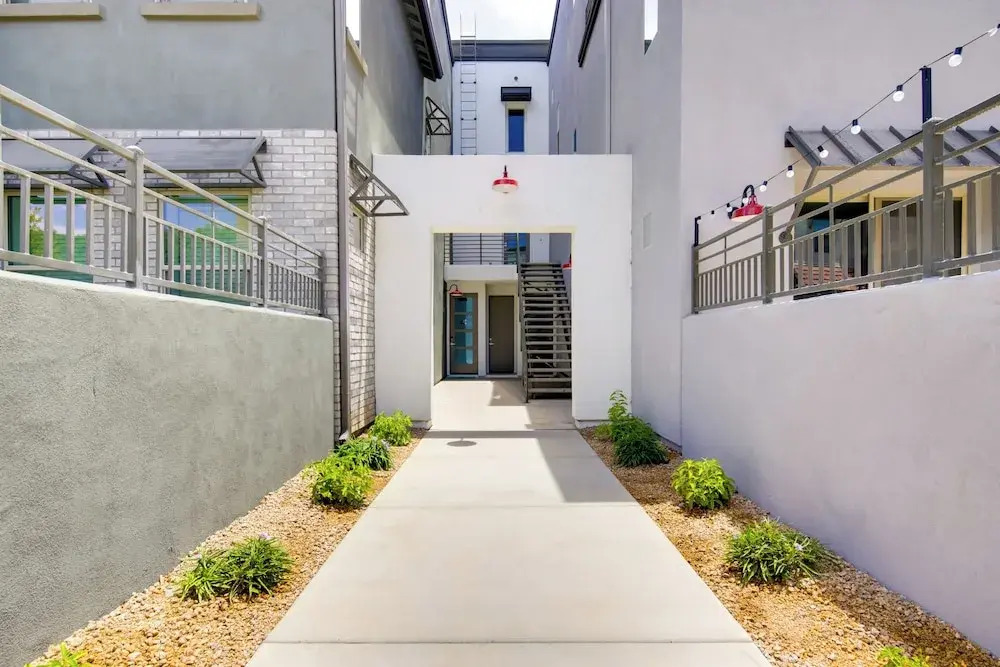 1 Mi to Intel Campus! Chandler Townhome w/ Pools