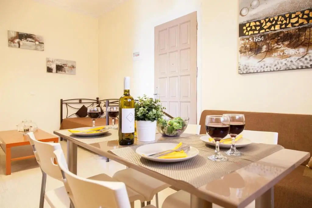 Tasoula Studios & Apartments