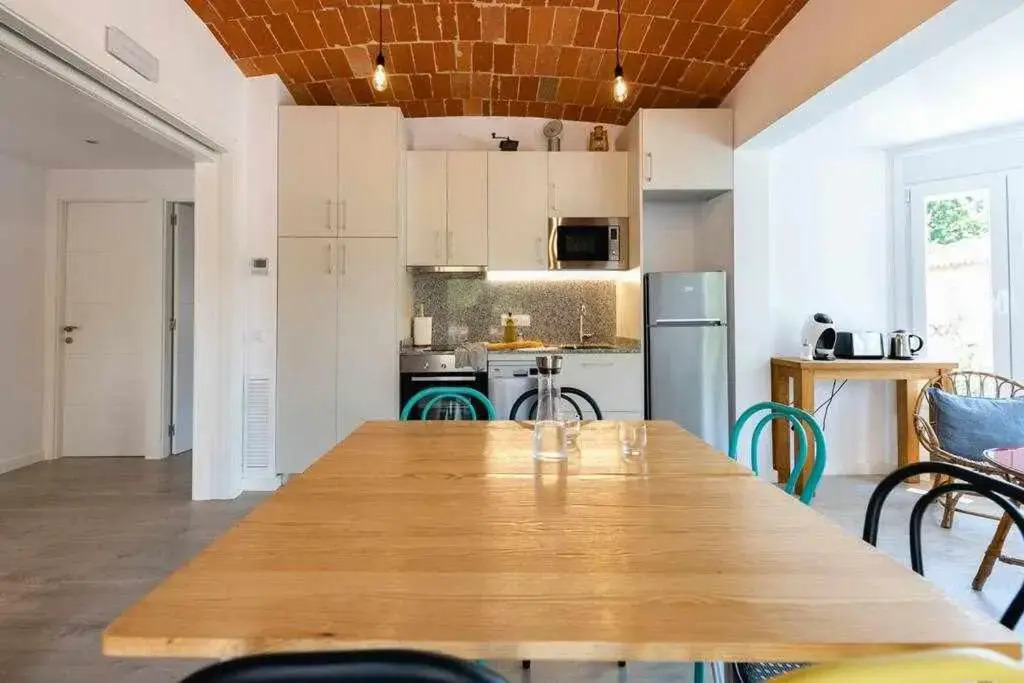 Newly renovated room w Pool & BikeParking