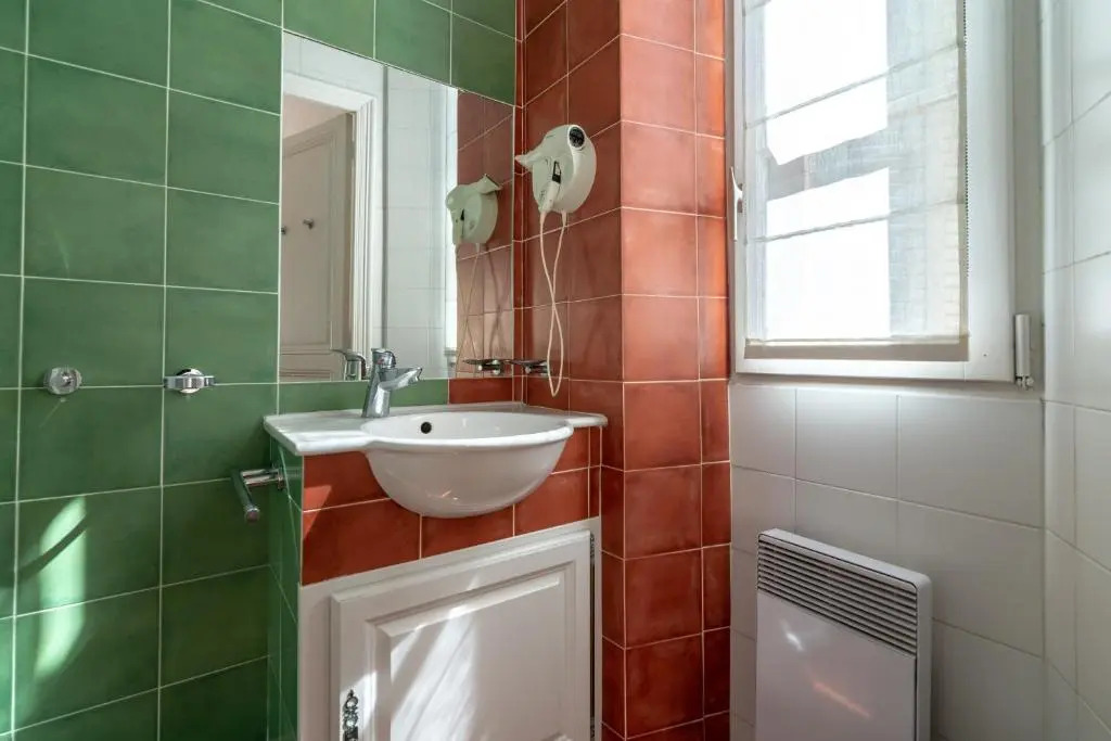 La Guitare 22 - Spacious 1 Br Apartment in the Center of Cannes, Right Behind Grand Hotel