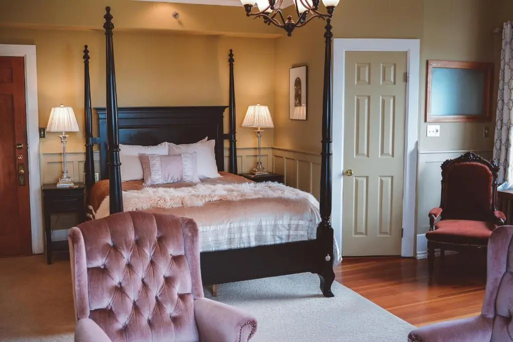 Dashwood Manor Seaside Bed & Breakfast