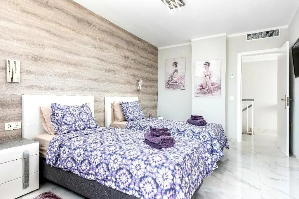 Modern 4 bedroom villa in Costa Adeje
