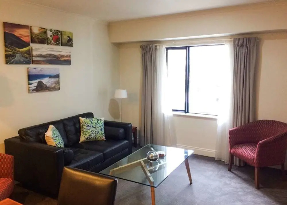 King Bed in Central & Stylish Apartment
