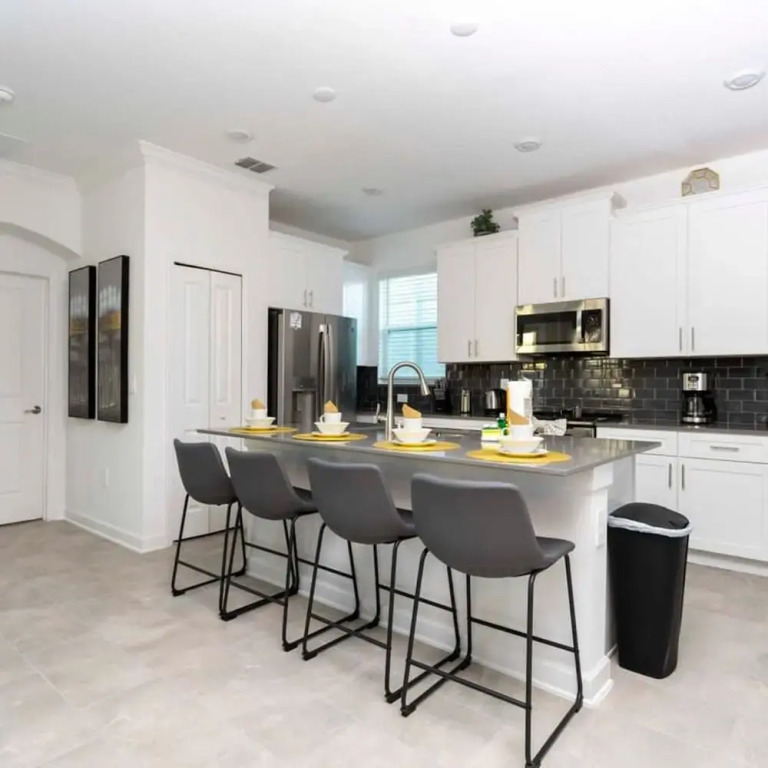 Spacious Comfy Retreat Prime Location Amazing