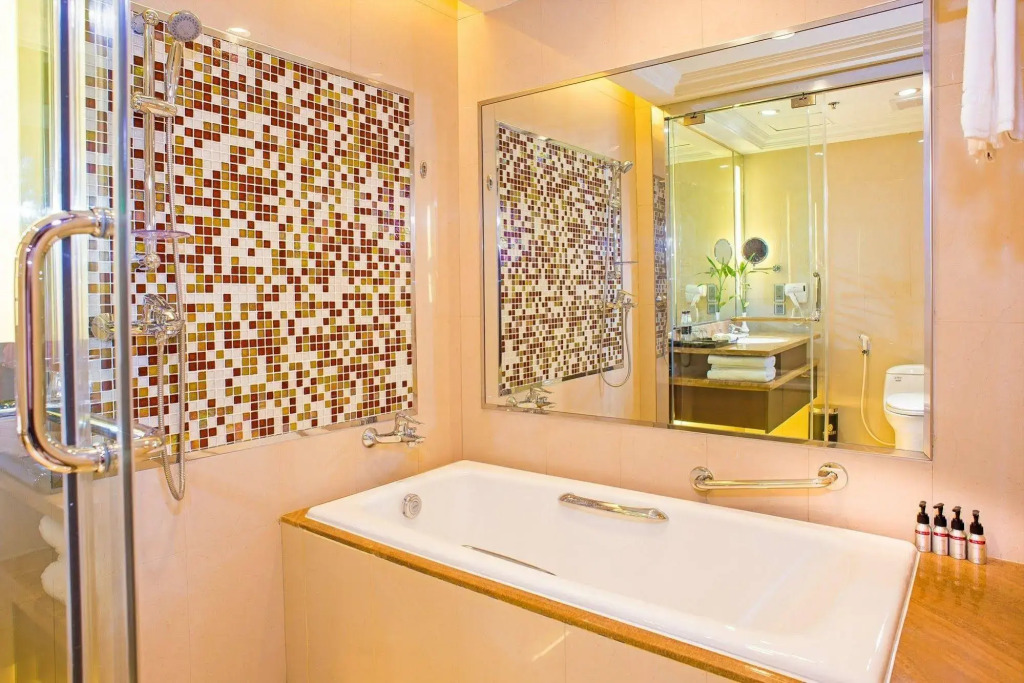Royal Halong Hotel