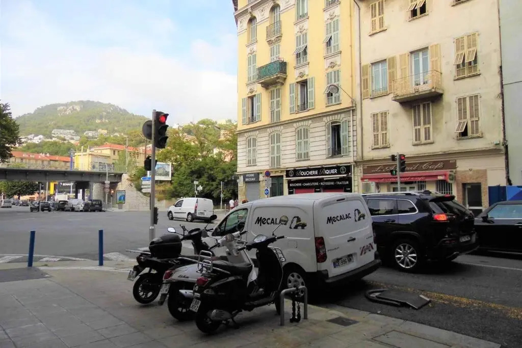 2 spacious bedrooms near Riquier station!