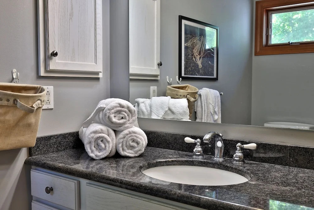 Cortina Mountain Chalet - Outdoor Hot Tub - Close to Pico and Killington Mountains home