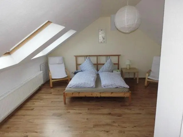 Sehr-schoene-4-Raum-Maisonette-Fewo-mit-110qm-Balkon-zentral-preiswert-T7