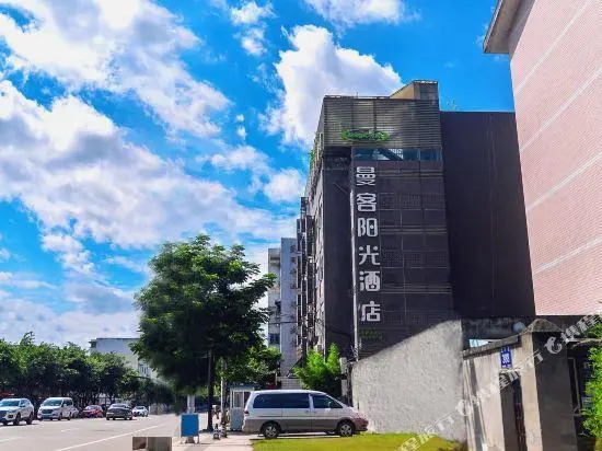 Longquan Jiudian Chain Hotel (Chengdu Longping Road Metro Station Store)