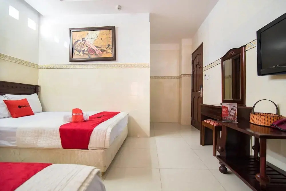 RedDoorz near Tan Son Nhat Airport