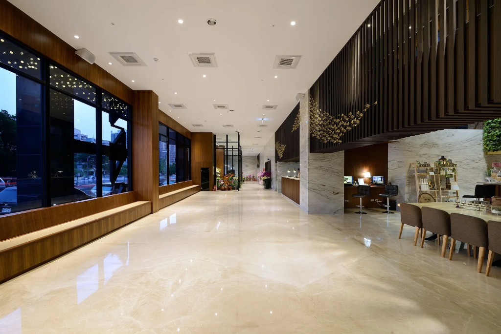 Aeris International Hotel