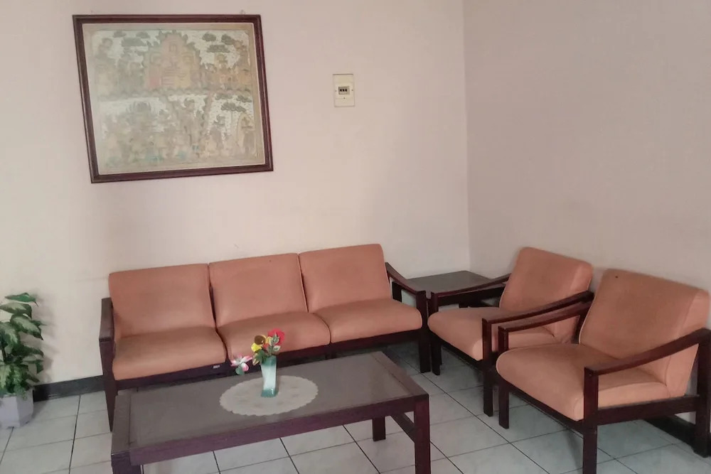 OYO 1751 Hotel Trihadhi