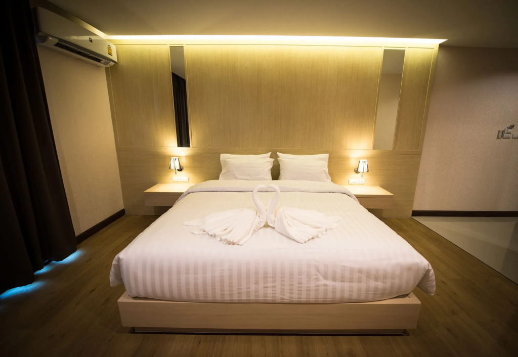 L Hotel