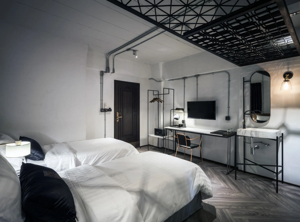 IR-ON Hotel