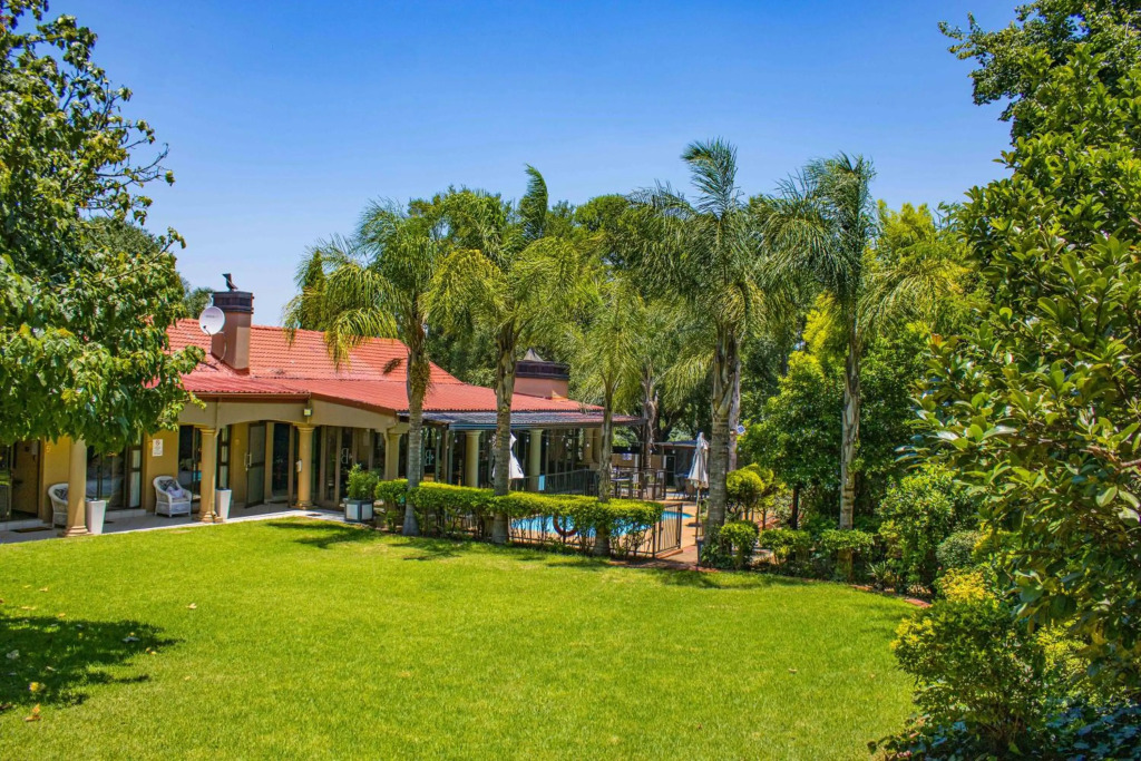 Hutten Heights Lodge by Ilawu