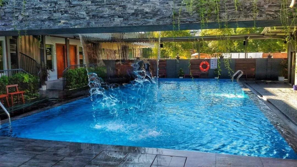 Kluang Container Swimming Pool Hotel