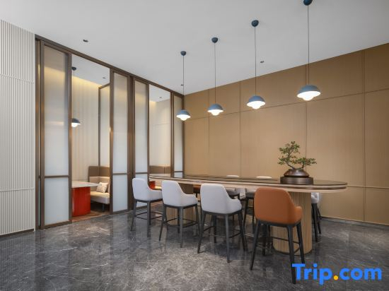 Holiday Inn Express Shenzhen Baolong Metro Station by IHG