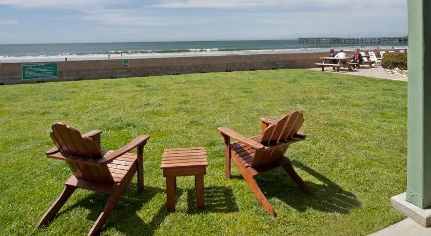 Shoreline Inn...on the beach