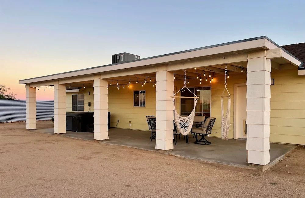 Golden Desert Ranch - Hot Tub, Fire Pit And Bbq! 3 Bedroom Home by RedAwning