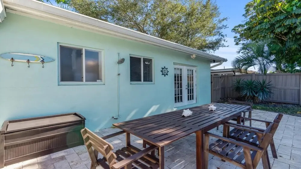 Coastal Cove - Dock Pool and Entertaining Space