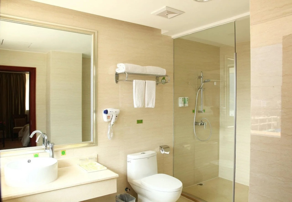 Vienna International Hotel（Guangxi Guilin Yangsuo West Street and Ten-mile Gallery）