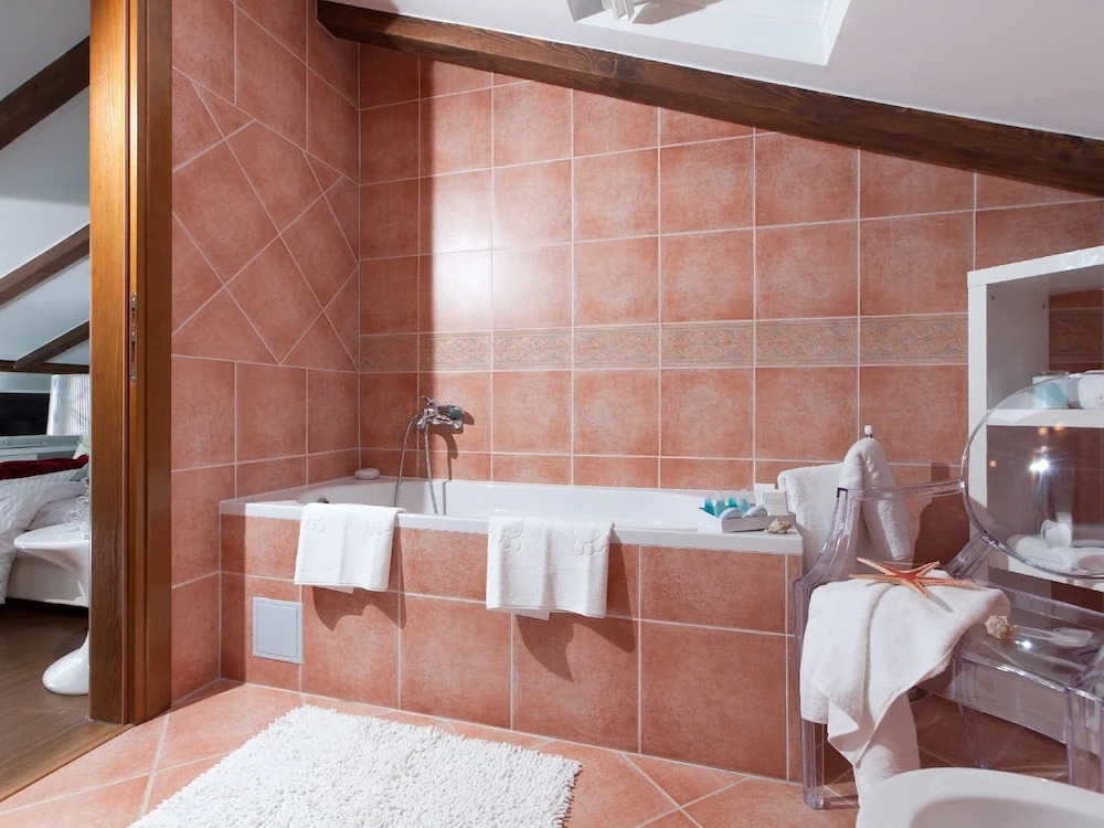 Beautiful, attractive villa with private pool, covered terrace, Porec 7 km