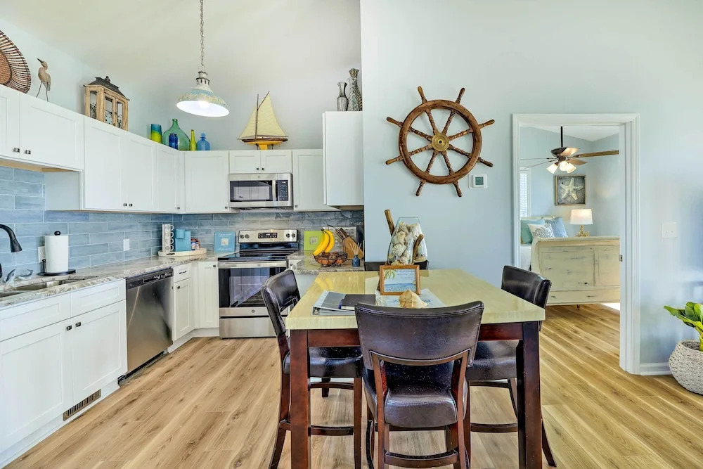Waterview Home w/ Sunset & Lighthouse Views
