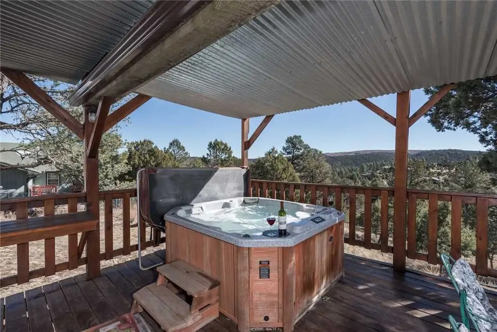 Harper Haus - Four Bedroom Cabin with Hot Tub