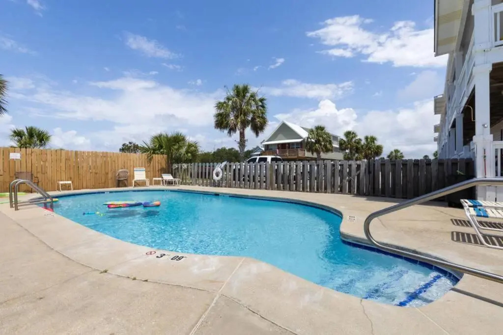 2bd 2ba 1st floor condo WALK TO BEACH