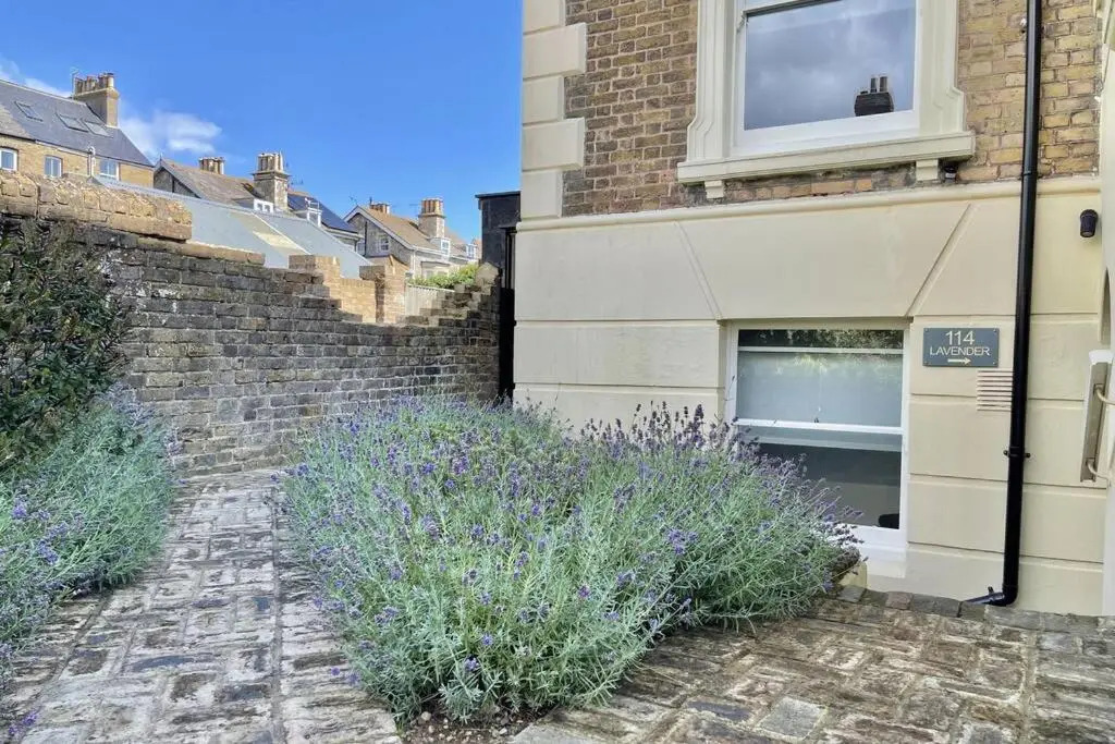 Spacious apartment close to the beach - Lavender Apartment