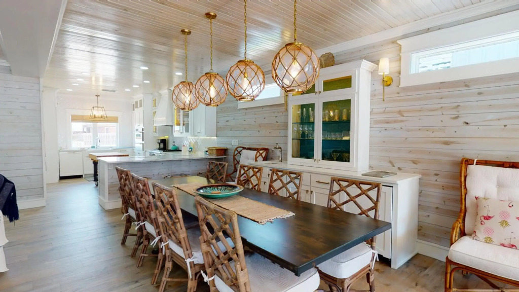 SE831 Huge and Upscale Home with Heated Private Pool in the Heart of Port A