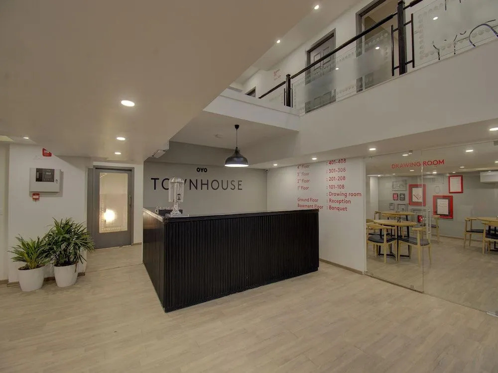 OYO Townhouse 150 Hotel Sahaj Palace