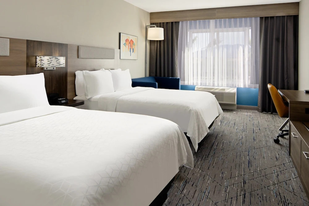 Holiday Inn Express & Suites Palm Desert - Millennium by IHG