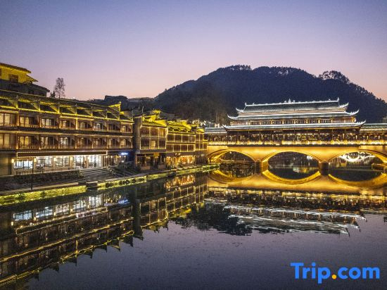 Shiheyuanfang River View Homestay (Fenghuang Tuojiang Yunqiao)