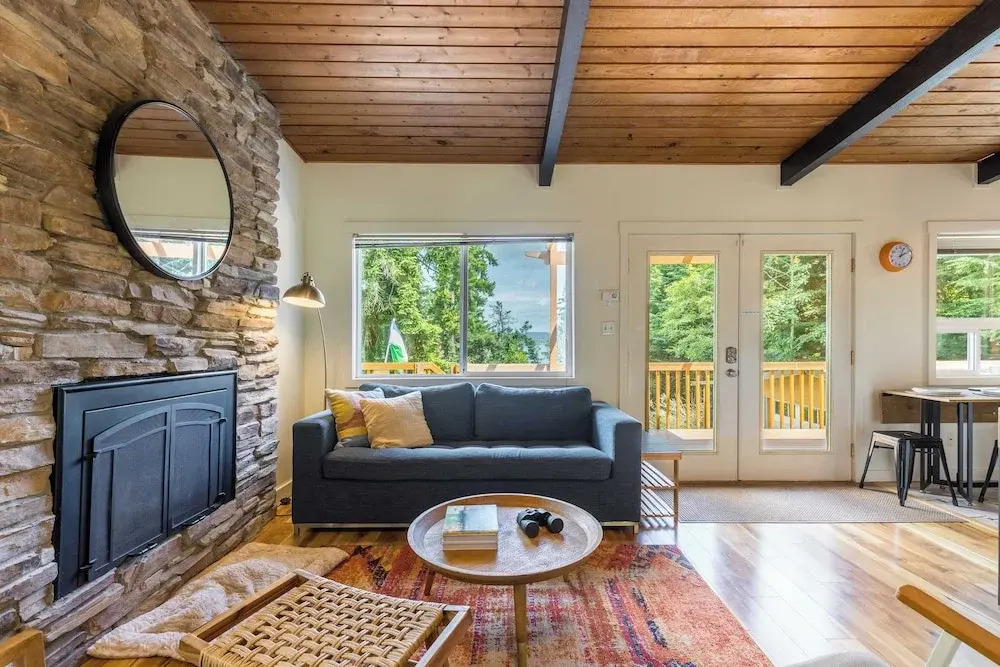 Mid-century Beach Cabin by Avantstay Walk to Beach