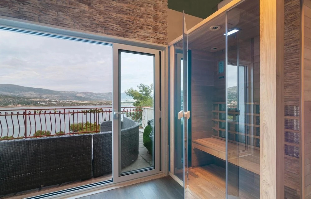 Beautiful Home in Mastrinka With 4 Bedrooms, Sauna and Outdoor Swimming Pool