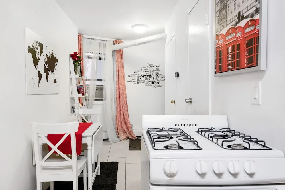 Chelsea Condo - Near Restaurants, Shops, & Trains