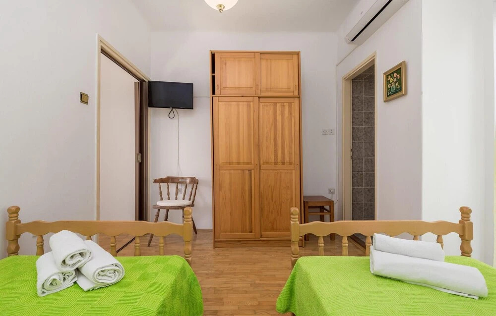 Beautiful Apartment in Omisalj With 1 Bedrooms and Wifi