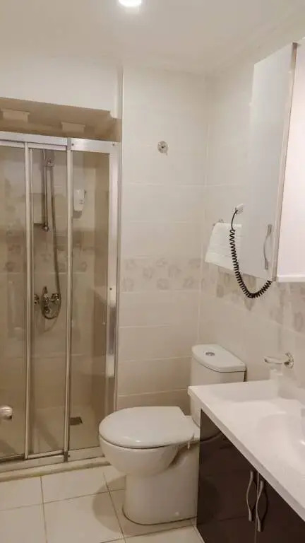 Özgür Apart