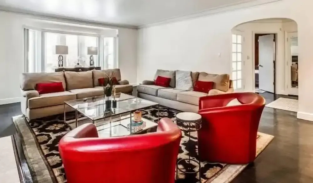 Spacious 5br Sleeps 10 University District 5 Bedroom Home
