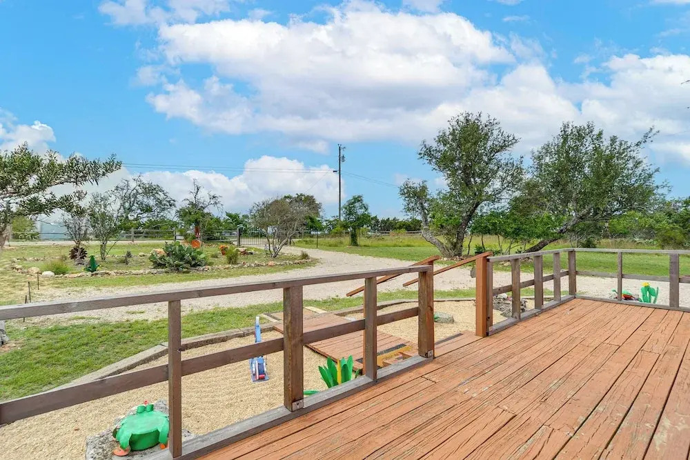 Pet-Friendly Fredericksburg Cabin w/ Hot Tub
