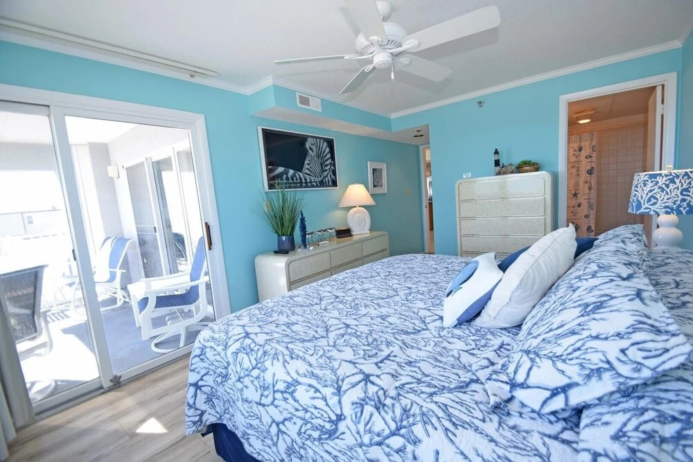 Sungate 401 3 Bedroom Condo by RedAwning
