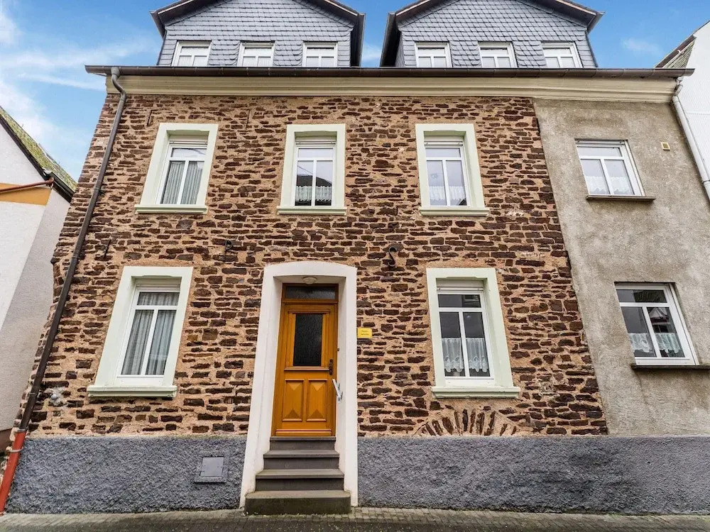 Home for 5 Persons in 1350 Year Old Mosel Town