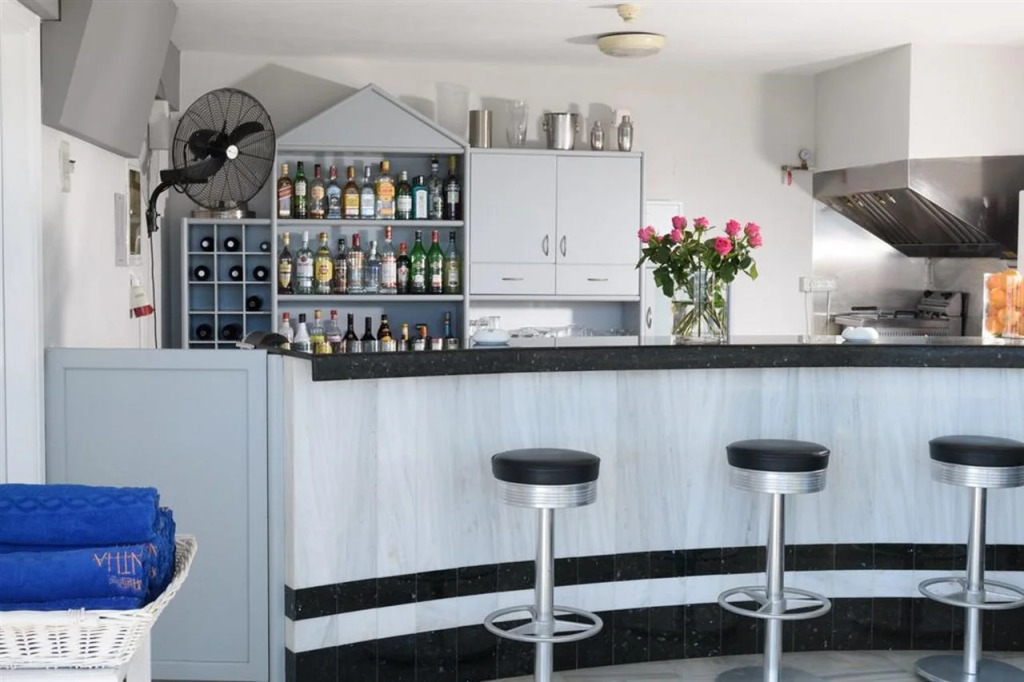 Alantha Apartments