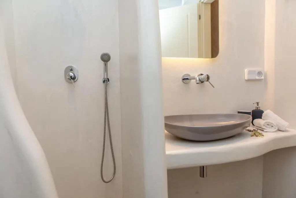 Sorokos Suite 8