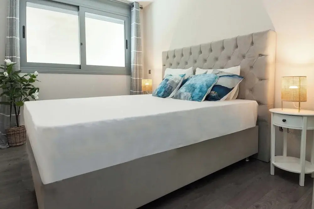 Luxurious 3 Bd Modern Apt in Dafni