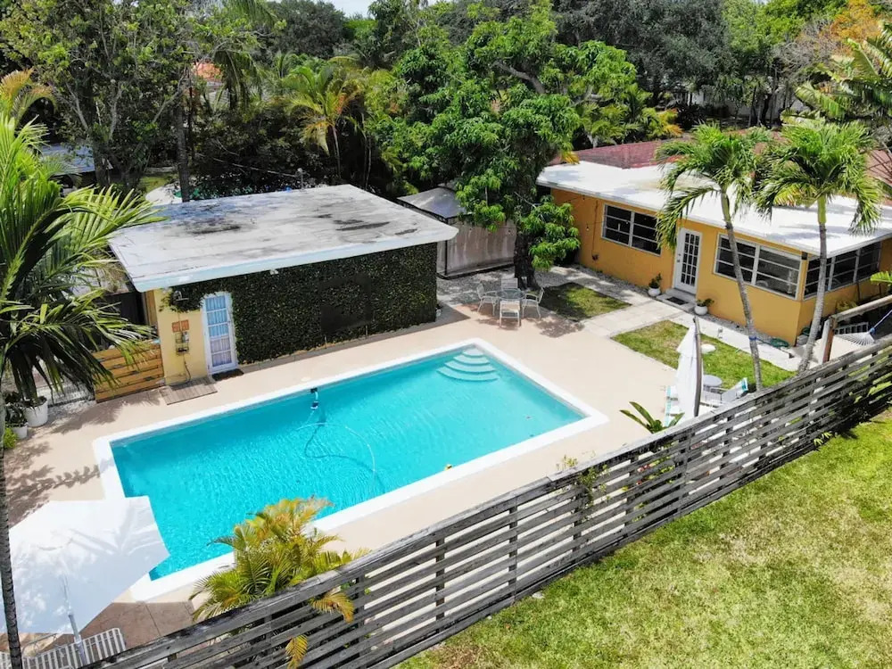 FIFA HQ: 8mi to Stadium | Sleeps 10 | Pool & Games